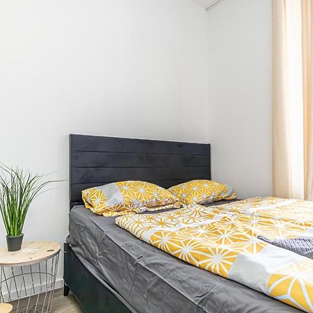 Near Schoenbrunn - Economy Rooms In Shared Apartment At Meidling Train Station Wien Eksteriør billede
