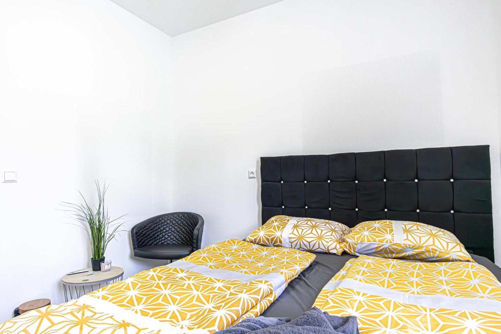 Near Schoenbrunn - Economy Rooms In Shared Apartment At Meidling Train Station Wien Eksteriør billede