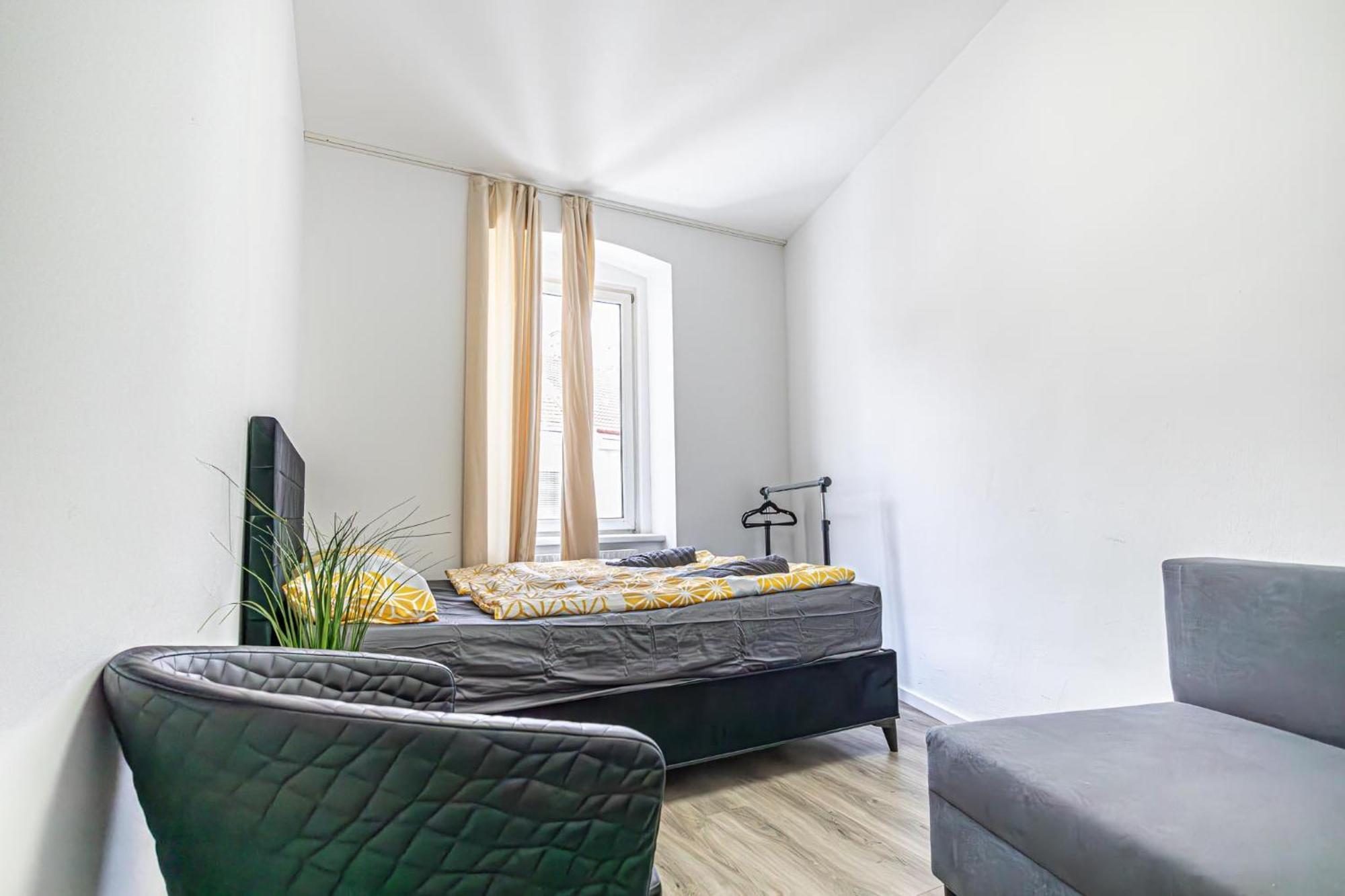 Near Schoenbrunn - Economy Rooms In Shared Apartment At Meidling Train Station Wien Eksteriør billede