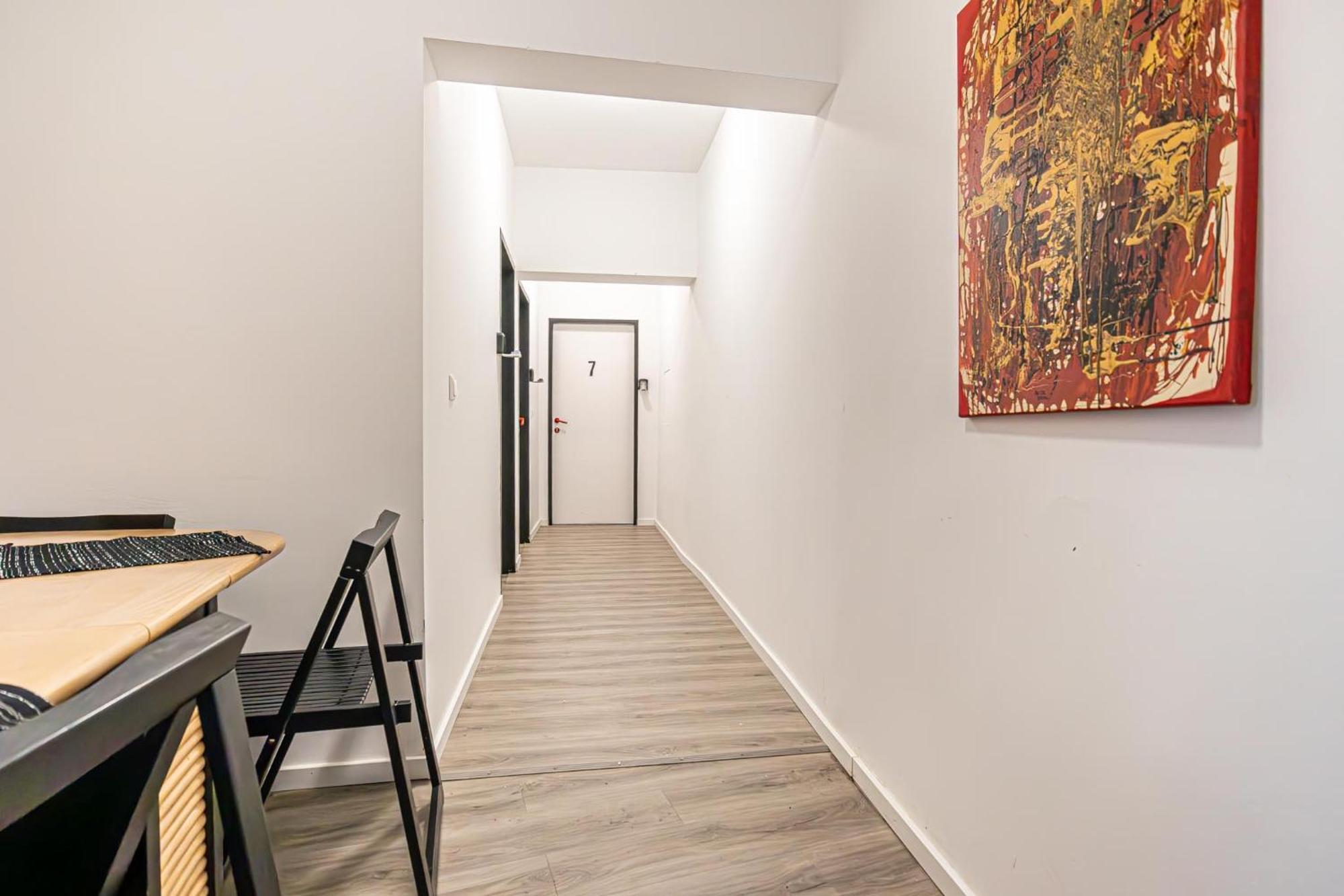 Near Schoenbrunn - Economy Rooms In Shared Apartment At Meidling Train Station Wien Eksteriør billede