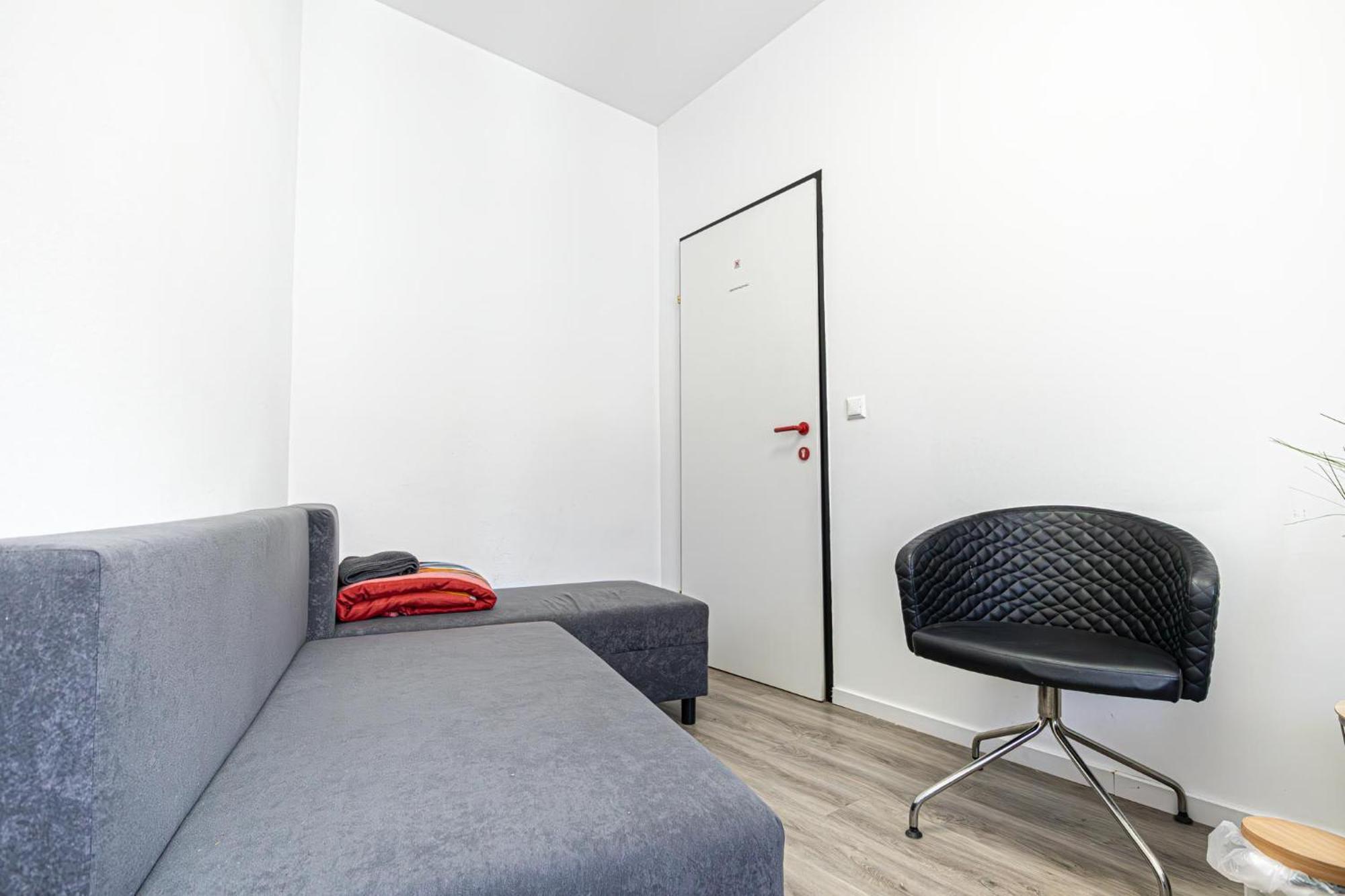 Near Schoenbrunn - Economy Rooms In Shared Apartment At Meidling Train Station Wien Eksteriør billede