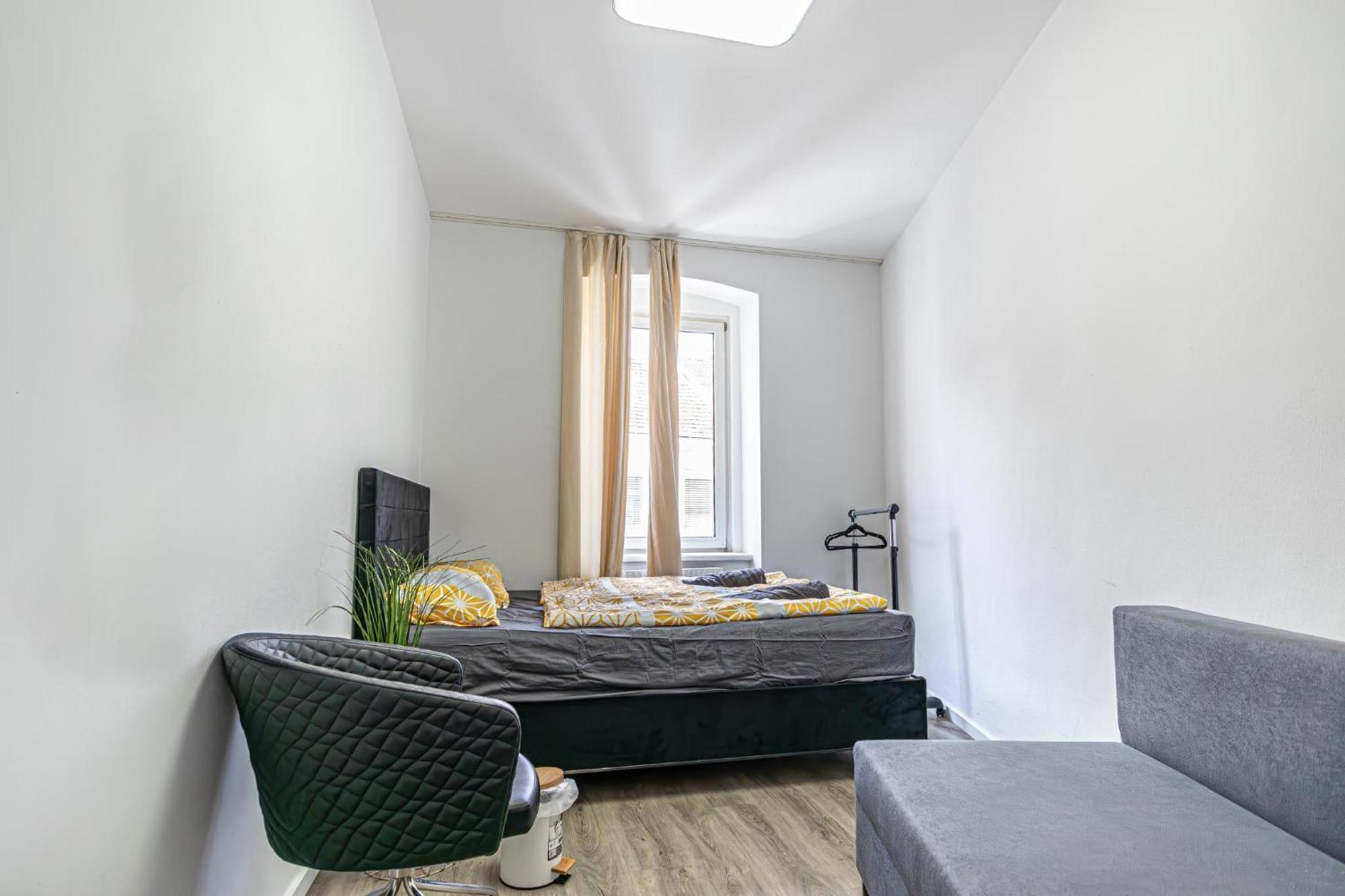 Near Schoenbrunn - Economy Rooms In Shared Apartment At Meidling Train Station Wien Eksteriør billede
