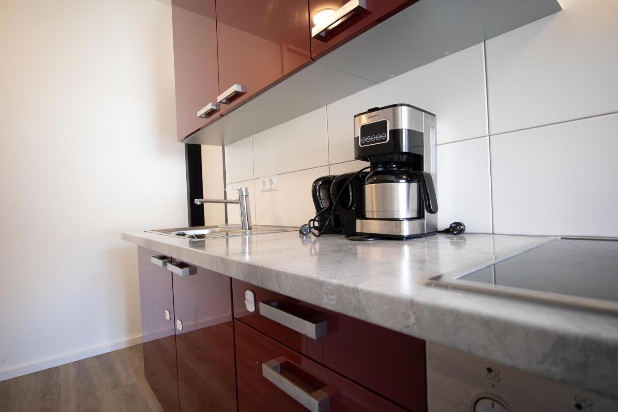 Near Schoenbrunn - Economy Rooms In Shared Apartment At Meidling Train Station Wien Eksteriør billede
