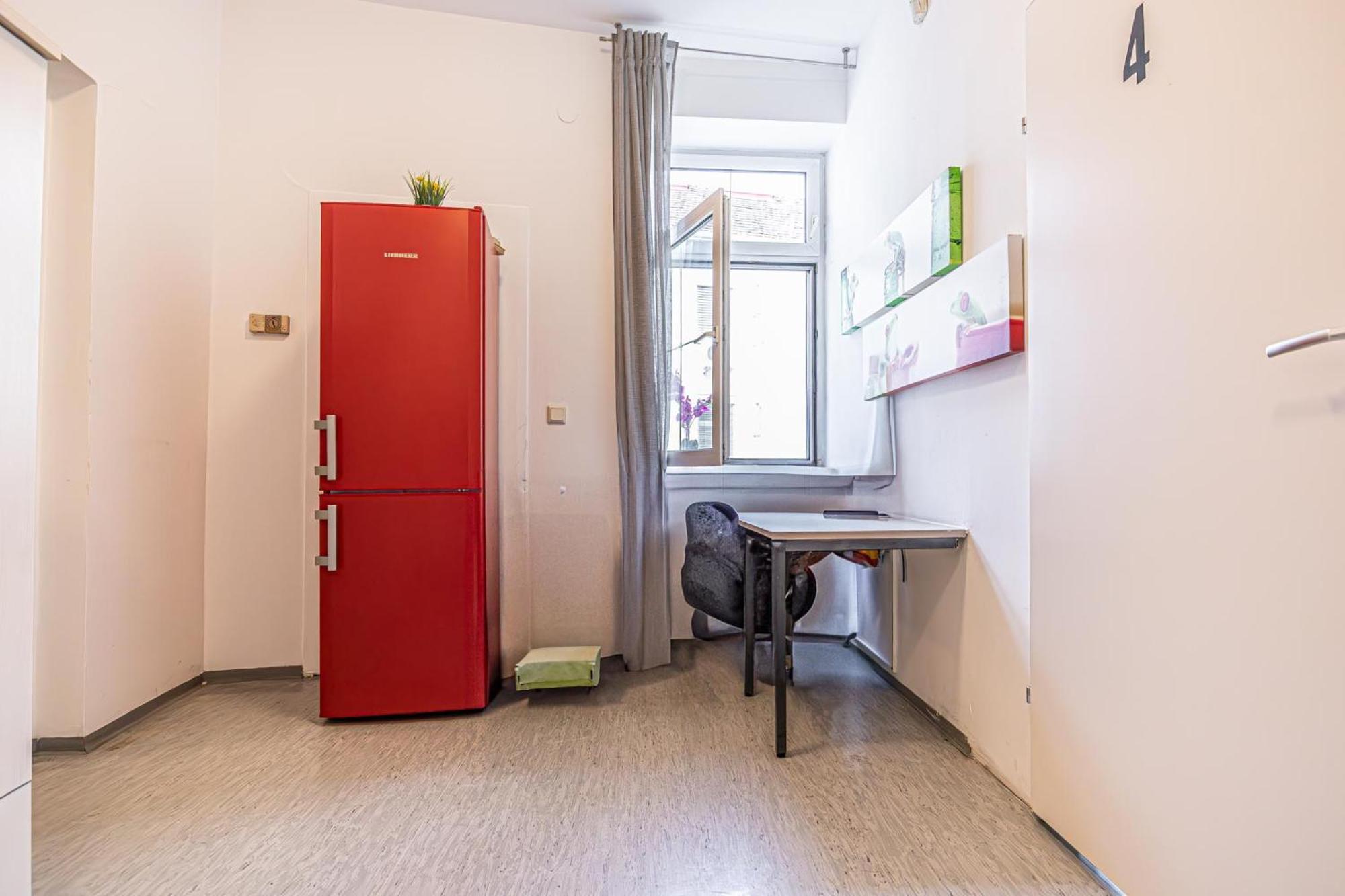 Near Schoenbrunn - Economy Rooms In Shared Apartment At Meidling Train Station Wien Eksteriør billede