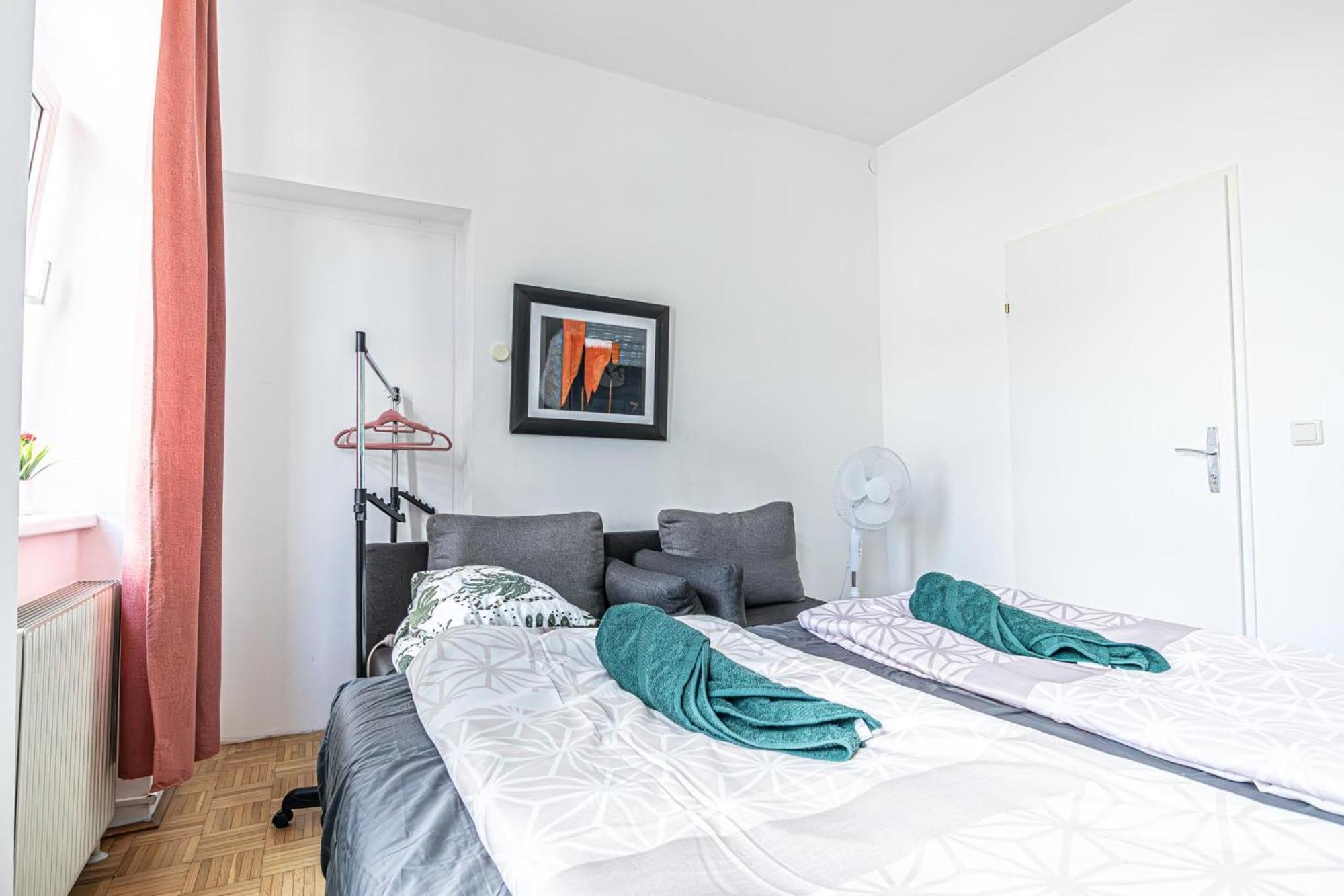 Near Schoenbrunn - Economy Rooms In Shared Apartment At Meidling Train Station Wien Eksteriør billede