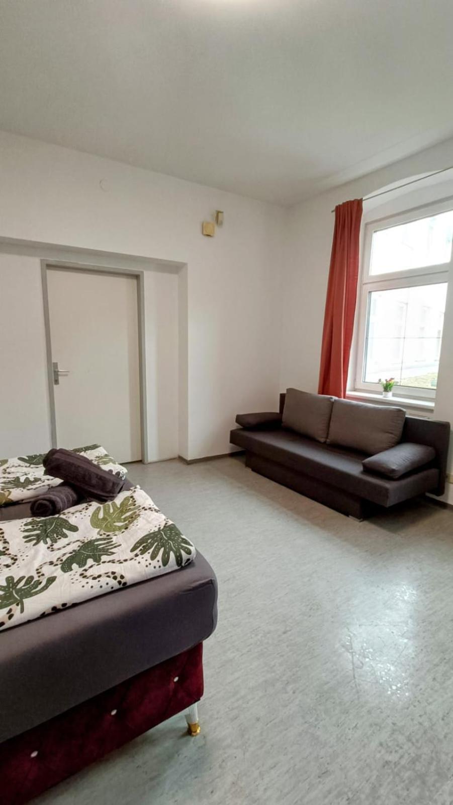 Near Schoenbrunn - Economy Rooms In Shared Apartment At Meidling Train Station Wien Eksteriør billede