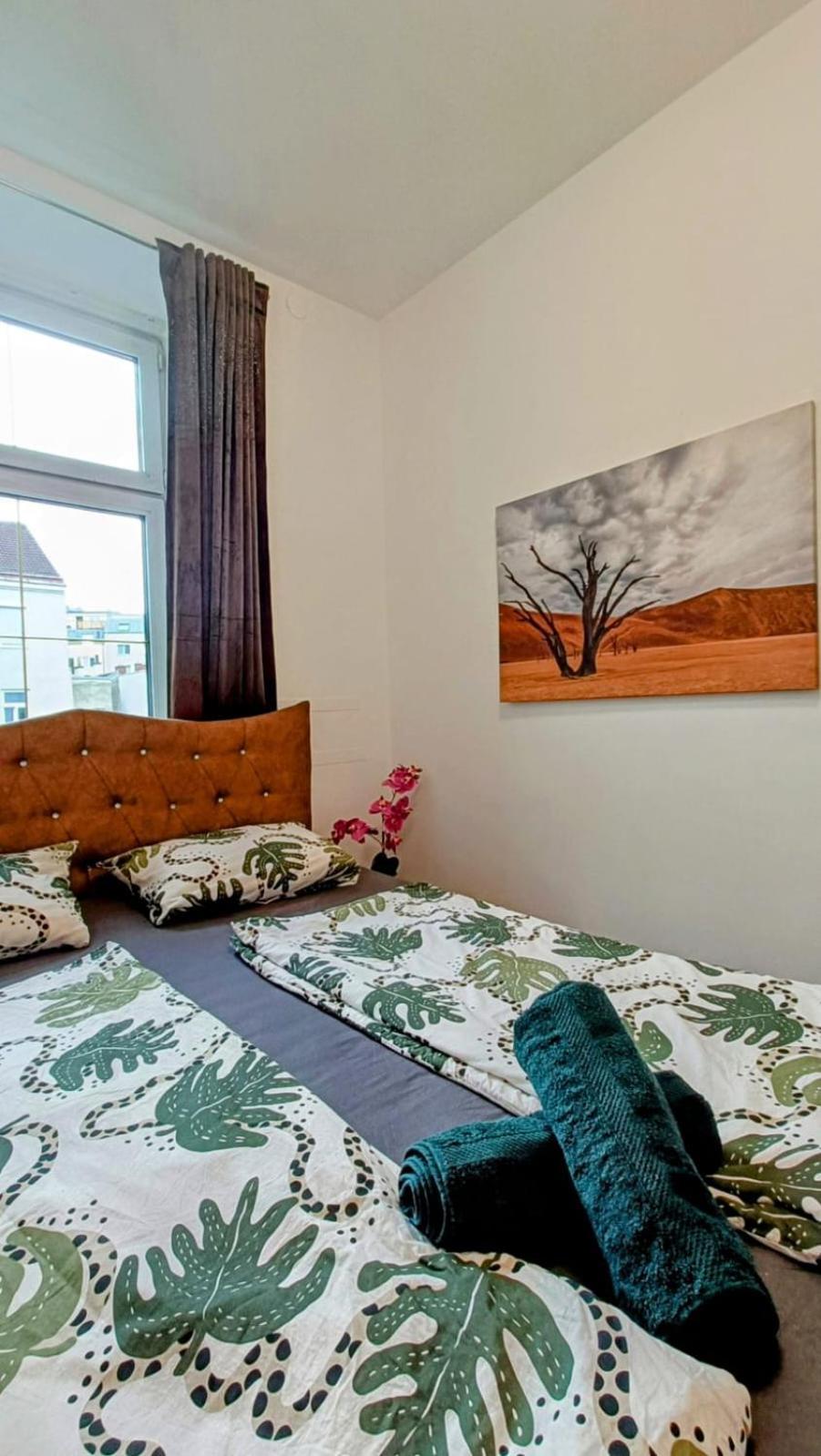 Near Schoenbrunn - Economy Rooms In Shared Apartment At Meidling Train Station Wien Eksteriør billede