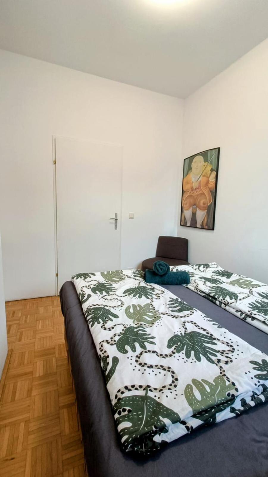 Near Schoenbrunn - Economy Rooms In Shared Apartment At Meidling Train Station Wien Eksteriør billede