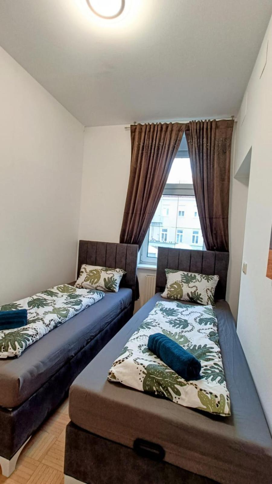 Near Schoenbrunn - Economy Rooms In Shared Apartment At Meidling Train Station Wien Eksteriør billede